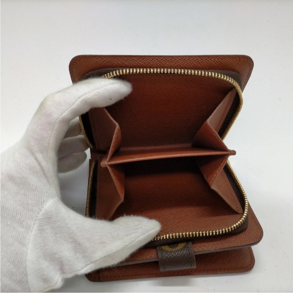 Louis Vuitton Monogram Wallet - Picture 5 of 11